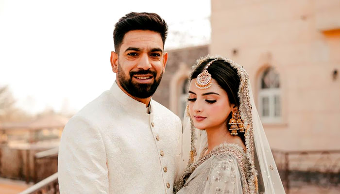 حارث رؤف اہلیہ مزنا مسعود کے ہمراہ - فوٹو بشکریہ عزہ شاہین ملک / انسٹاگرام