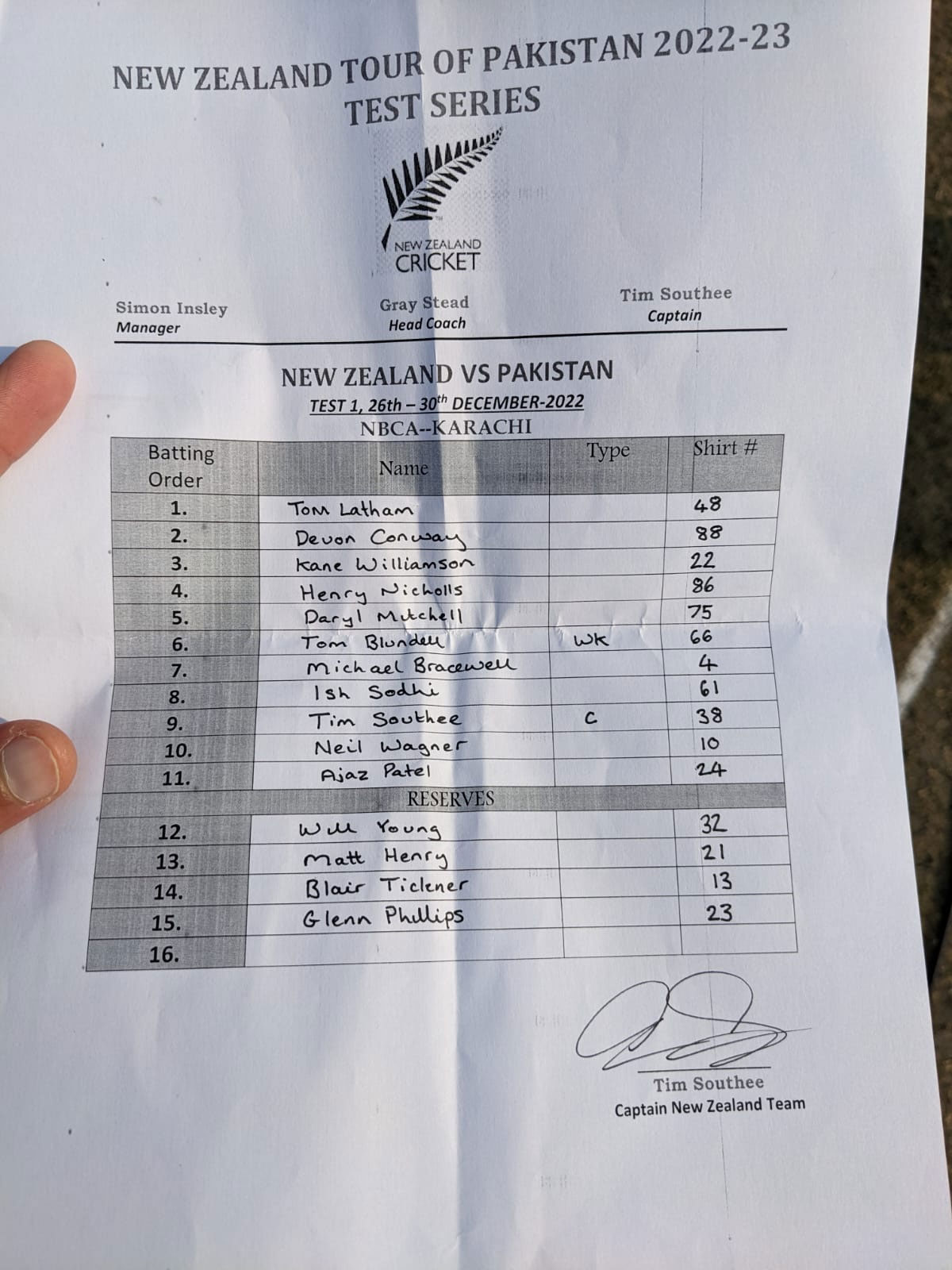کراچی ٹیسٹ کا پہلا دن ختم، کپتان کی ذمہ دارانہ بیٹنگ، پاکستان کے 317 رنز