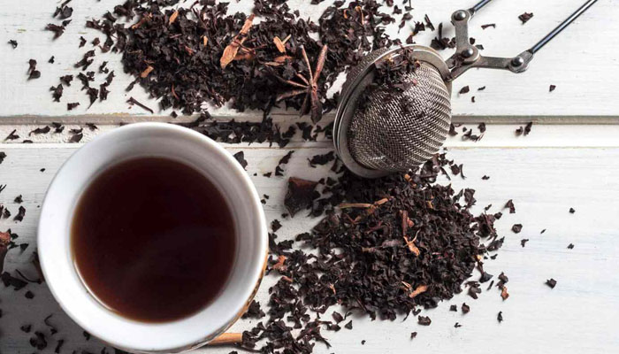 چائے کی استعمال شدہ پتی کو کھانوں سے لے کر صفائی تک چند درج ذیل حیران کن طریقوں سے استعمال کیا جا سکتا ہے۔