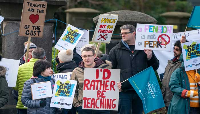 برطانیہ میں اساتذہ کی ہڑتال، وزیر تعلیم اور یونین کے درمیان مذاکرات ناکام