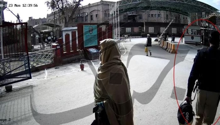 سانحۂ پشاور: خودکش بمبار کی تصاویر سامنے آ گئیں
