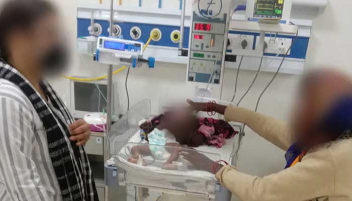 بھارت: گرم راڈ سے نمونیہ کے علاج کی کوشش، نوزائیدہ بچی جان سے گئی