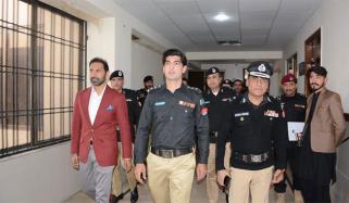 ڈی ایس پی نسیم شاہ نے بندوں کو ٹارگیٹ کر لیا؟ ویڈیو وائرل 