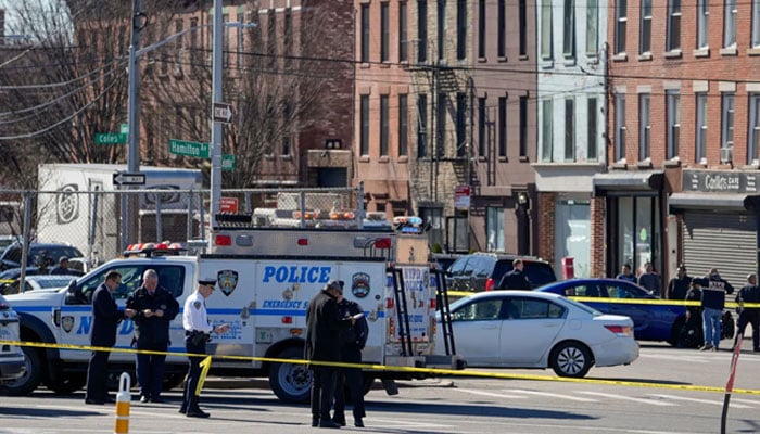 امریکا، ڈرائیور نے ٹرک راہگیروں پر چڑھادیا، 8 افراد زخمی