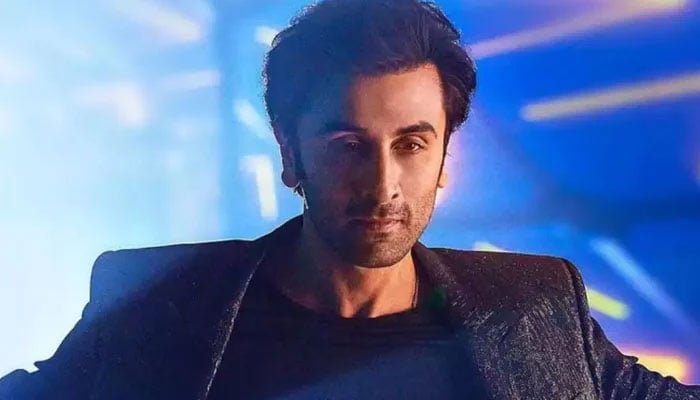 Ranbir Kapoor shares a lovely moment with little rockstar fan: Check Out 