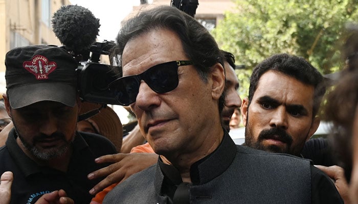 ممنوعہ فنڈنگ کیس، عمران خان کا جواب ایف آئی اے میں جمع کرادیا گیا