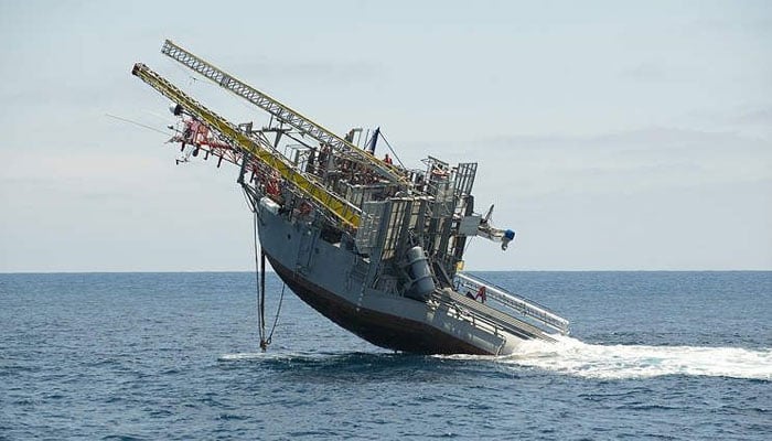 ڈوبتے ہوئے بحری جہاز سے مشابہہ سمندری تحقیقی پلیٹ فارم