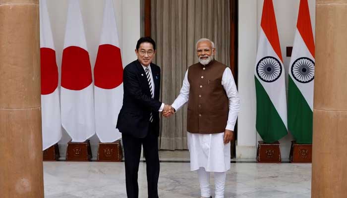 20 مارچ 2023: جاپان کے وزیراعظم نئی دہلی میں اپنے بھارتی ہم منصب سے مصافحہ کر رہے ہیں۔
