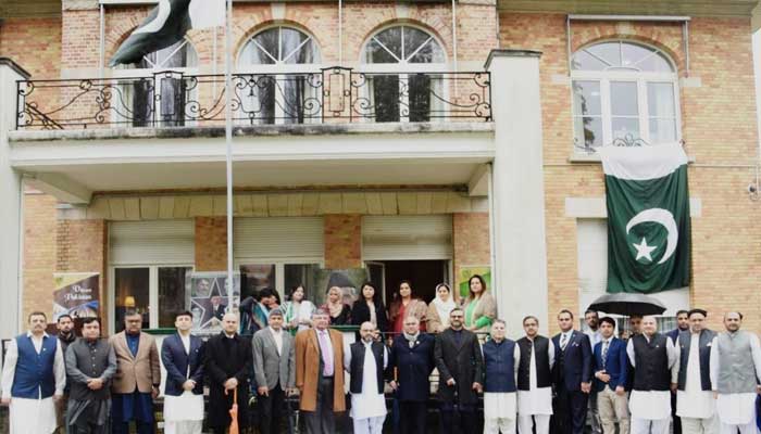 برسلز: سفارتخانے میں یوم پاکستان روایتی جذبہ حب الوطنی کے ساتھ منایا گیا
