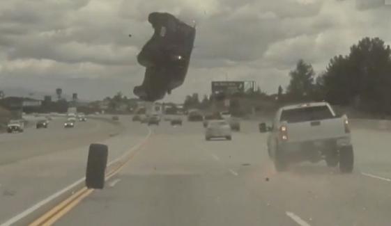 امریکی شہر لاس اینجلس میں خطرناک ٹریفک حادثہ