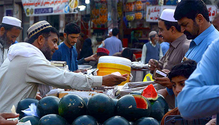 پشاور میں رمضان کے دوران مہنگائی کا جن بے قابو