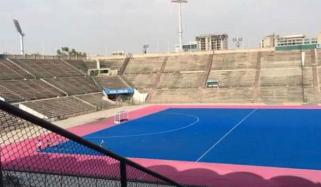 نیشنل ہاکی اسٹیڈیم لاہور میں نئی سنتھیٹک ٹرف بچھانے کا کام شروع