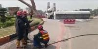 شیخوپورہ: ٹینکر اُلٹ گیا، 48 ہزار لیٹر پیٹرول بہنے لگا