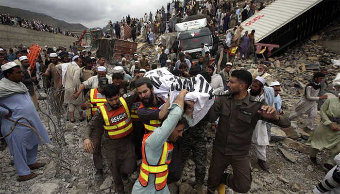 طورخم لینڈ سلائیڈنگ: ریسکیو آپریشن مکمل، 8 لاشیں اور 12 زخمی ملبے سے نکال لیے گئے