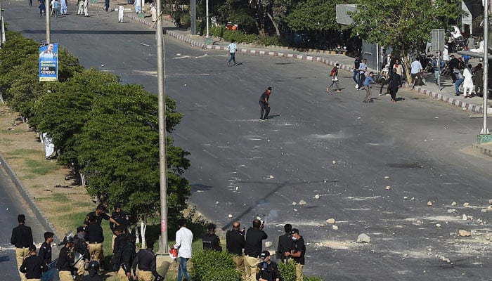 کراچی: ہنگامہ آرائی میں ملوث 300 افراد زیر حراست