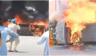پشاور میں مظاہرین نے ایمبولینس کو آگ لگادی