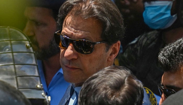 عمران خان کا انتظامیہ کو روٹ کلیئر کرانے کیلئے 15 منٹ کا الٹی میٹم