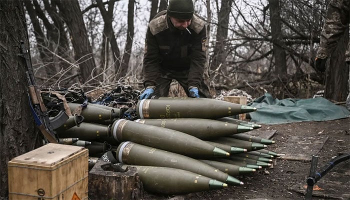 روس سے جنگ: یورپ کی جانب سے یوکرین کو 1 ماہ میں 62 ہزار ہتھیار فراہم