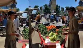 سُریلی آواز، منفرد انداز میں سبزی بیچتے لڑکے کی ویڈیو وائرل 