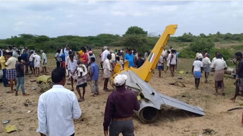 بھارتی فضائیہ کا تربیتی طیارہ گر کر تباہ