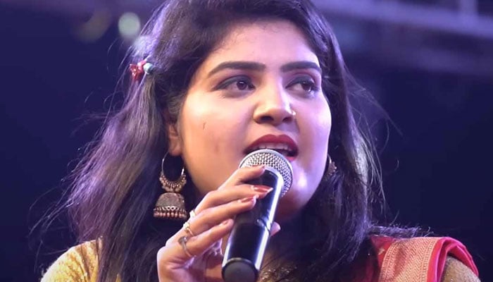 بھارتی گلوکارہ لائیو شو کے دوران گولی لگنے سے زخمی