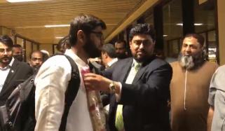 گورنر سندھ نے عازمینِ حج کو رخصت کیا