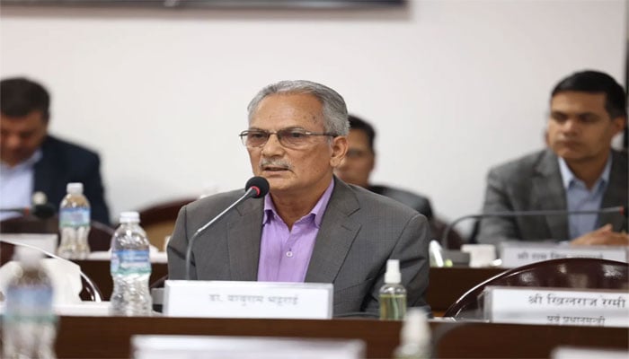 سابق نیپالی وزیراعطم بابو رام  بٹارائے  اعتراض کرنے والوں میں شامل ہیں۔