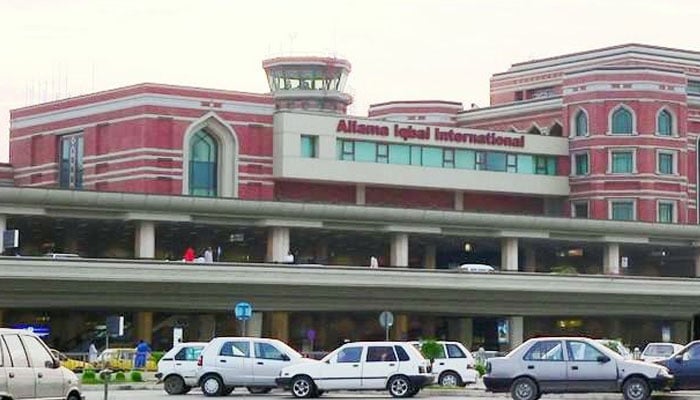 لاہور ایئرپورٹ سے جعلی سفری دستاویز رکھنے والا گرفتار