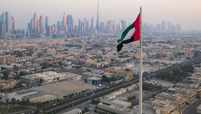 امارات میں سرکاری ملازمین کیلئے نیا ورکنگ ماڈل تیار، چار دن کام، تین دن آرام