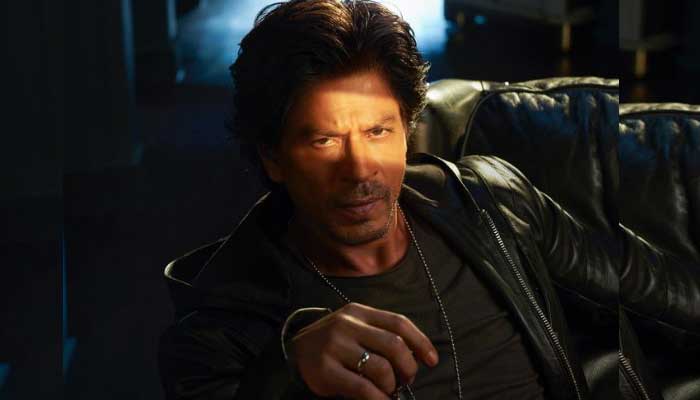 شاہ رخ خان کی غیر متوقع آمد پر پرستار خوشی سے جھوم اٹھے