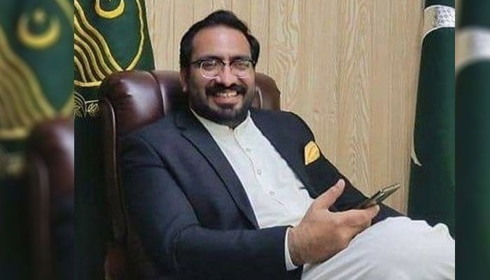 پی پی 146 کے ٹکٹ ہولڈر ملک وقار کا پی ٹی آئی اور سیاست چھوڑنے کا اعلان