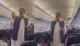وائرل ویڈیو میں ہوائی جہاز میں چندہ مانگتا ہوا یہ شخص کون ہے؟
