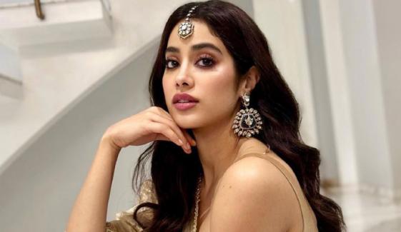 جھانوی کپور کی مزاحیہ ڈانس ویڈیو انٹرنیٹ پر وائرل