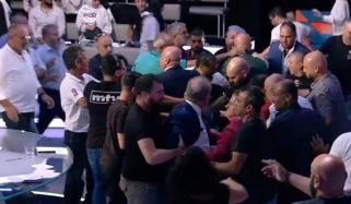 لبنان: ٹی وی پروگرام میں سیاسی رہنما اور صحافی کے درمیان ہاتھا پائی