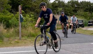 امریکی صدر جو بائیڈن کی سائیکلنگ کرتے ہوئے ویڈیو وائرل