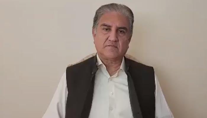 ہمیں قانون ہاتھ میں نہیں لینا، شاہ محمود کا چیئرمین PTI کی گرفتاری پر ردعمل