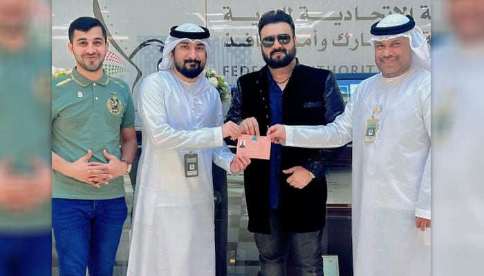 ساحر علی بگا کو متحدہ عرب امارات کا 10 سالہ گولڈن ویزا مل گیا