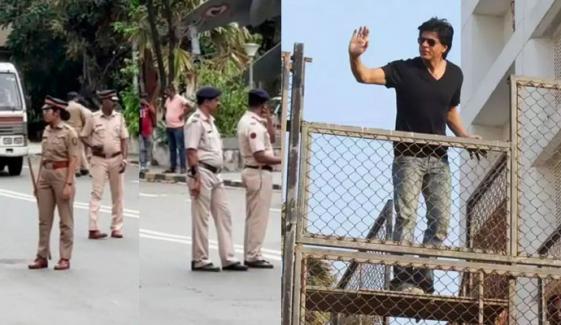 شاہ رخ کے گھر کے باہر احتجاجی مظاہرہ، پولیس تعینات