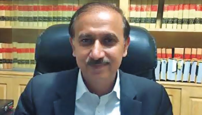 وکیل پی ٹی آئی شعیب شاہین ۔ فوٹو: فائل