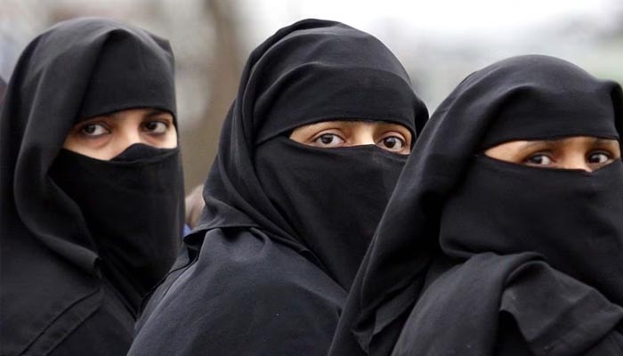 مصر کے ممتاز عالم دین نے اسکولوں میں نقاب پر پابندی کی حمایت کردی