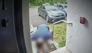 ڈیلیوری بوائے نے ٹِپ کم ملنے پر کھانے پر تھوک دیا