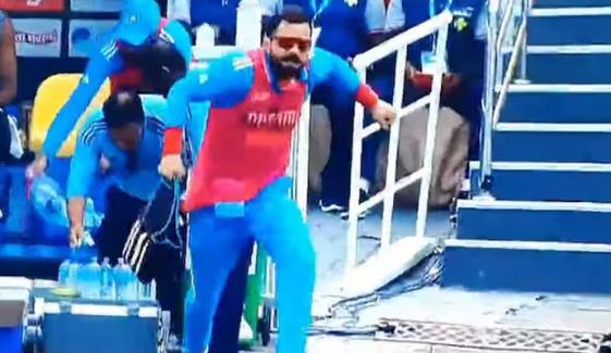 ویرات کوہلی کا بنگلادیش کیخلاف میچ میں مزاحیہ انداز، ویڈیو وائرل