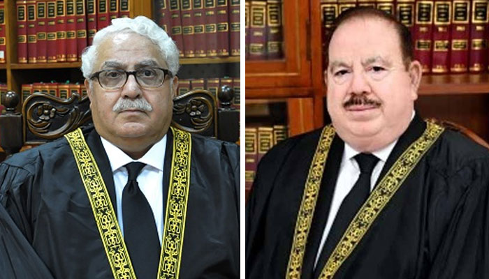 جسٹس سردار طارق مسعود (دائیں) اور جسٹس مظاہر نقوی (بائیں) - فوٹو: فائل