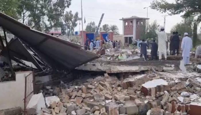 دھماکے کے بعد جائے وقوعہ ملبے کے ڈھیر میں تبدیل ہوگئی۔