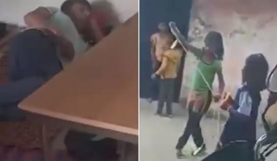 بھارت: کلاس روم میں ٹیچر کے سونے کی ویڈیو وائرل