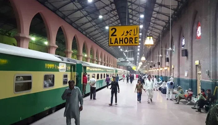 لاہور : فیصل آباد سیکشن پر ریلوے پُل کا پلر گر گیا