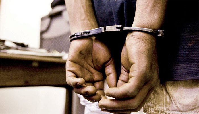 بھیک منگوانے کیلئے 2 بیویوں کو سعودی عرب بھجوانے کی کوشش پر ملزم گرفتار