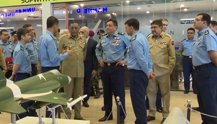جنرل ساحر شمشاد کا نیشنل ایرو اسپیس سائنس اینڈ ٹیکنالوجی پارک کا دورہ