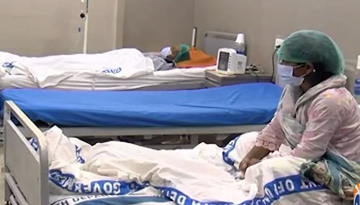 لاہور: جناح اسپتال میں خاتون نے شوہر کو گردہ عطیہ کردیا لاہور: جناح اسپتال میں خاتون نے شوہر کو گردہ عطیہ کردیا