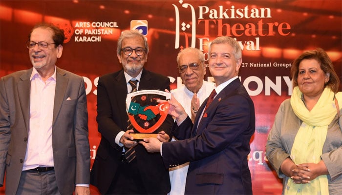 تھیٹر فیسٹیول کے ذریعے پاکستان کا مثبت چہرہ دکھایا گیا، جسٹس مقبول باقر